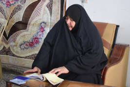 فرع النجف :- تسليم الاعانه لاسره المتعففه / عروبه . ا . ع من قبل السيد / ليث كبه 