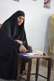 فرع النجف :- تسليم الاعانه لاسره السيدة / فردوس . ن . غ  من قبل السيد / ليث كبه 