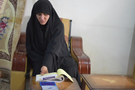 فرع النجف :- تسليم الاعانه لاسره المتعففه / حسنه . ر . ح من قبل تبرعات المحسنين الكرام