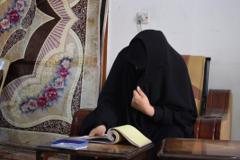 فرع النجف :-  تسليم تبرع من قبل الحاج  عبد الصاحب الشاكري لاسره المتعففه / ابتهال . ك . ت 