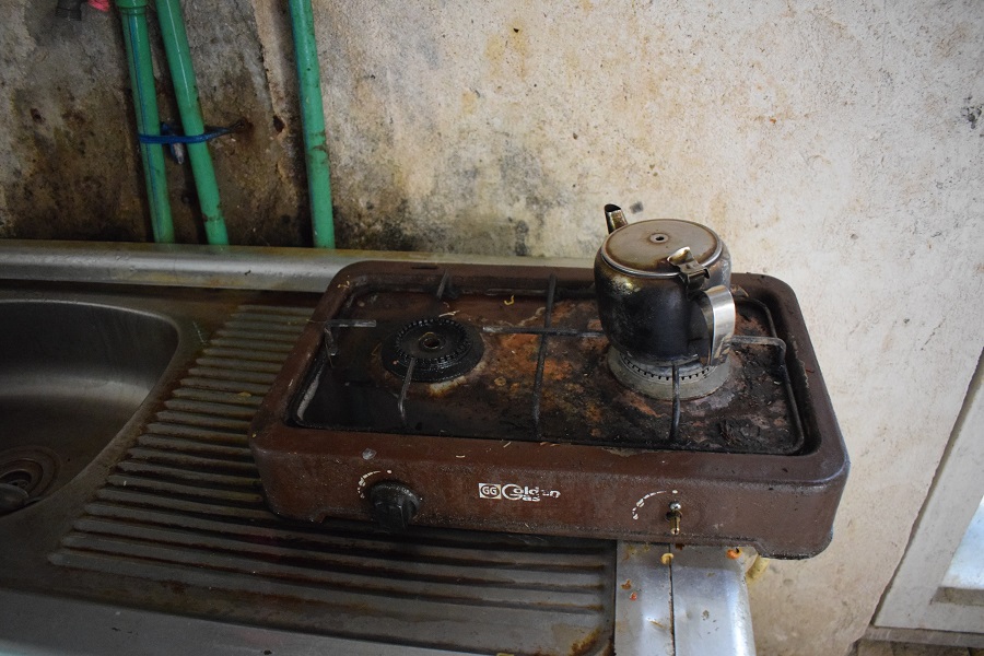 فرع النجف :- لازالت اسره السيده / نوره تناشد اهل الخير مساعدتها في ظل ضروف الحياه الصعبه 