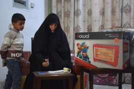 فرع النجف :- تسليم الاعانه لاسره السيدة / منال . ع . ا من قبل السيد / ليث كبه 