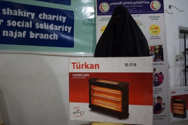 فرع النجف :- تسليم الاعانه لاسره الارمله / زهور . ع . ب من قبل السيد / ليث كبه 