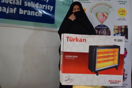 فرع النجف :- تسليم الاعانه لاسره السيدة / دعاء . خ . ن من قبل السيد / ليث كبه 