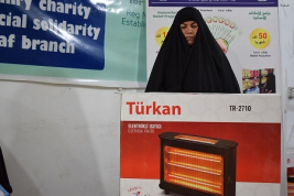 فرع النجف :- تسليم الاعانه لاسره السيدة / فليحه . ه . ه من قبل السيد / ليث كبه 