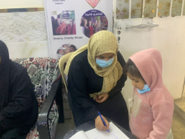 فرع البياع : تسليم الكفاله الشهريه المقدمة من السيد (نبيل البزاز ) لاسرة الارمله ( ناهده م )