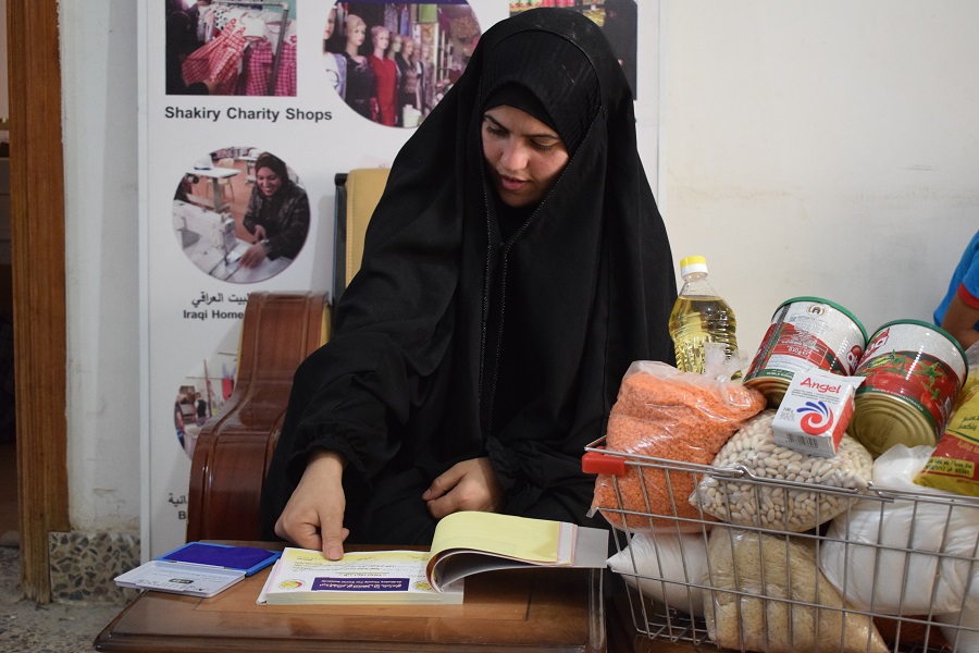 فرع النجف :- تسليم التبرع الوارد من الحاج / عبد الصاحب الشاكري لنداء الارمله / شهلاء .ب . ف