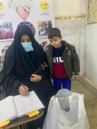 فرع البياع : تسليم المساعدة المالية المقدمة من  الحاج (عبدالصاحب الشاكري  ) للارملة (زينه ف)