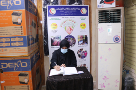 فرع البصرة: تسليم كفالة الاسرة الشهرية من المتبرعة الفاضله/ اساور زهير