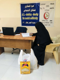 فرع مدينة الصدر : تسليم كفالة الايتام الشهرية المقدمة من السيدة / نزهت الحسني 