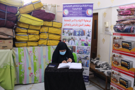 فرع البصرة : تسليم كفالة الايتام الشهريه من قبل المتبرعه الفاضله / اينار مجيد علي