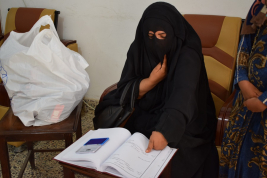 فرع النجف :-  تسليم الاعانه لاسره السيدة / دعاء . خ . ن من قبل الحاج / عبد الصاحب الشاكري