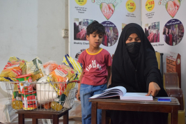 فرع النجف :-  تسليم الكفالة الشهريه لاسره السيده / جنان . ع . خ من قبل السيده عاليه جواد