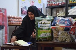 فرع النجف :- تسليم التبرع المالي من قبل السيدة / لينه الشاكري