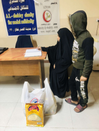 فرع مدينة الصدر : تسليم كفالة الايتام الشهرية من الدكتور / هادي أميد 