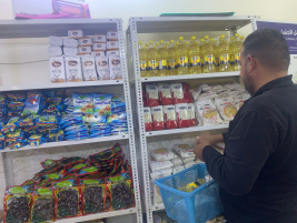 فرع البياع : مساعدة مالية من الاستاذ / عبد الصاحب الشاكري للمتعففة ( ايمان ,ح) 