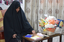 فرع النجف :- تسليم الاعانه لاسره السيدة / فليحه . ه . ه من قبل السيد / ليث كبه 