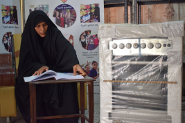 فرع النجف :- تسليم المساعده الانسانيه لاسره السيده / نضال . ع . ا من قبل السيده / سالي الابراهيم 