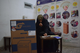 فرع النجف :- تسليم الاعانه من قبل السيده / رانيه عبد الخالق جراخ 