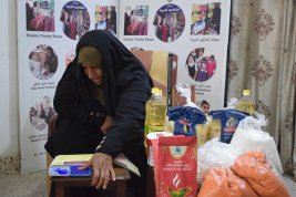 فرع النجف :-  تسليم الاعانه لاسره المتعففه / انتصار . ص. م من قبل الحاج / عبد الخالق جراخ باوه 