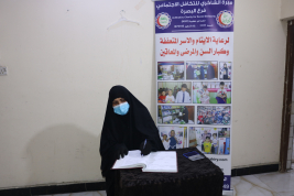 فرع البصرة : تسليم كفالة الاسرة الشهرية من قبل المتبرعه الكريمه /فرح حبيب