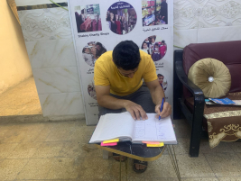 فرع البياع : تسليم المساعدة المالية  من المتبرع / علي حسين الصفار للمتعفف (عصام ع) 