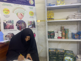 فرع البياع : تسليم المساعدة المالية المقدمة من (عبد الصاحب الشاكري ) لاسرة المتعفه(نجاه م)