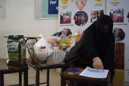 فرع النجف :-  تسليم الاعانه المستلمه من الحاج / عبد الصاحب الشاكري 