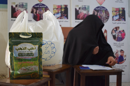 فرع النجف :- تسليم التبرع الخيري من الحاج / عبد الصاحب الشاكري 