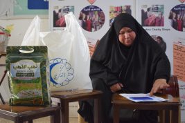 فرع النجف :- تسليم التبرع الانساني من السيد / ليث كبه 