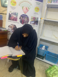 فرع البياع : تسليم المساعدة المالية المقدمة من ( عبد الصاحب الشاكري ) للمتعففة ( الاء ع ) 