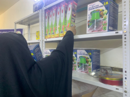 فرع البياع : تسليم كفاله شهريه من المتبرعين الكرام / مكتب ومبلي بارك للارمله (امل ,ف) 