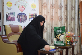 فرع النجف :-  تسليم الاعانه الوارده من قبل السيد / ليث كبه