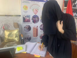 فرع البياع : تسليم المساعدة المالية المقدمة من الحاج (عبد الصاحب الشاكري ) للمتعففه كريمه ,س 