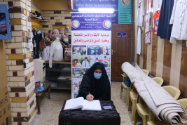 فرع البصرة : تسليم كفالة الاسرة الشهريه من قبل المتبرع الكريم / احسان عدنان هندي