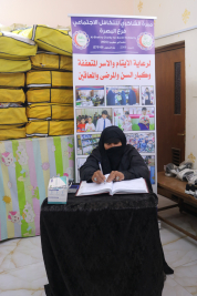 فرع البصرة : تسليم كفالة الاسرة الشهريه من قبل المتبرع الفاضل / محمد كاظم