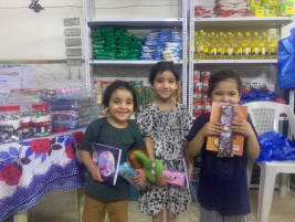  فرع البياع : تسليم كفاله الايتام الشهريه من السيد (نبيل البزاز ) لاسرة الارمله ( ناهده م )