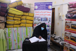 فرع البصرة : تسليم كفالة الاسرة الشهريه من قبل المتبرع الكريم / لمعان احمد محي الدين