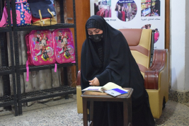 فرع النجف :- تسليم التبرع الوارد من السيده / زينب جهاد لنداء الارمله / شهلاء .ب . ف 