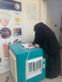 فرع البياع : تسليم كفالات ايتام مقدمة من المتبرع (مير موسوي ) للارملة (ايمان م) 