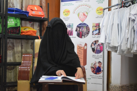 فرع النجف :-  تسليم الكفالة الشهريه  الى اسرة السيدة ( نغم . ك . ن ) 