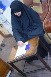 فرع النجف :- تسليم المساعده الانسانيه  المستلمه من قبل الانسه / ندى سلام موسى 