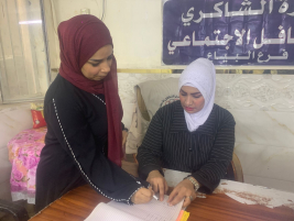 فرع البياع / تسليم مساعده ماليه من المتبرعين الافاضل / تبرعات المحسنين الكرام للارملة (عبير ج)