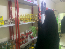 فرع البياع : تسليم كفاله الايتام الشهريه من السيده (عاليه وايت ) لاسرة الارمله ( لمياء ع ) 