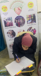 فرع البياع : تسليم مساعده ماليه المقدمة من السيد (تبرعات المحسنين الكرام ) لاسرة الارمله ( ناهده م ) 