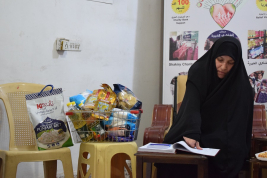 فرع النجف: تسليم الكفالة الشهرية المقدمة من السيدة/ فيروز الواسطي