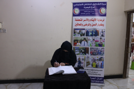 فرع البصرة: تسليم كفالة الاسرة الشهريه من قبل السيد المتبرع الفاضل / حيدر طالب حسن