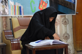 فرع النجف: تسليم التبرع الوارد من (أسرة السيد/ سردار موسى باقر - لأسرة السيدة/ أم البنين)