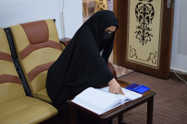 فرع النجف: تسليم التبرع الوارد من (الآنسة/ ندى سلام موسى - لأسرة المتعففة/ أسماء)