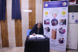 فرع البصرة : تسليم كفالة الاسرة الشهريه من قبل المتبرع الفاضل / فراس كاظم